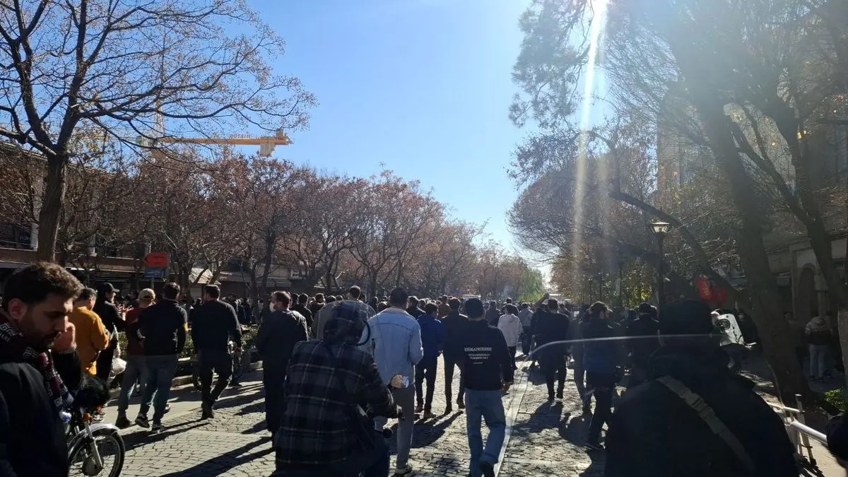 جزئیات اعتراض بازاریان در لالهزار و سبزه میدان جزئیات اعتراض بازاریان در لالهزار و سبزه میدان