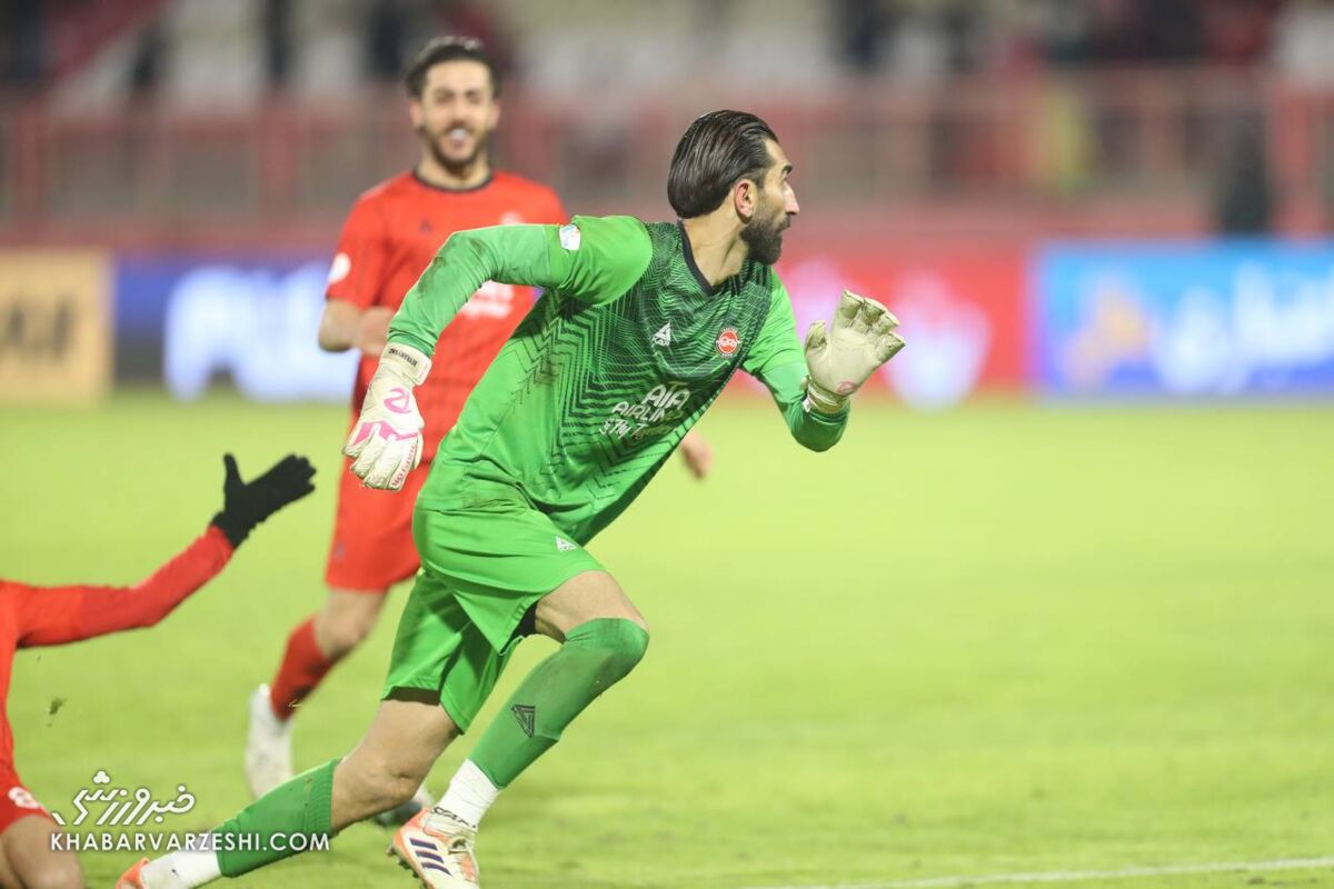 اعتراض شدید هواداران پرسپولیس: بیرانوند خطا کرد؛ پنالتی باید تکرار میشد اعتراض شدید هواداران پرسپولیس: بیرانوند خطا کرد؛ پنالتی باید تکرار میشد