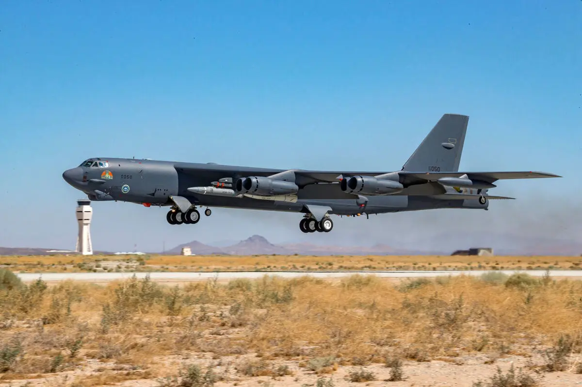ورود بمبافکن های B-52 ایالات متحده آمریکا به پایگاه هوایی العدید قطر+فیلم ورود بمبافکن های B-52 ایالات متحده آمریکا به پایگاه هوایی العدید قطر+فیلم