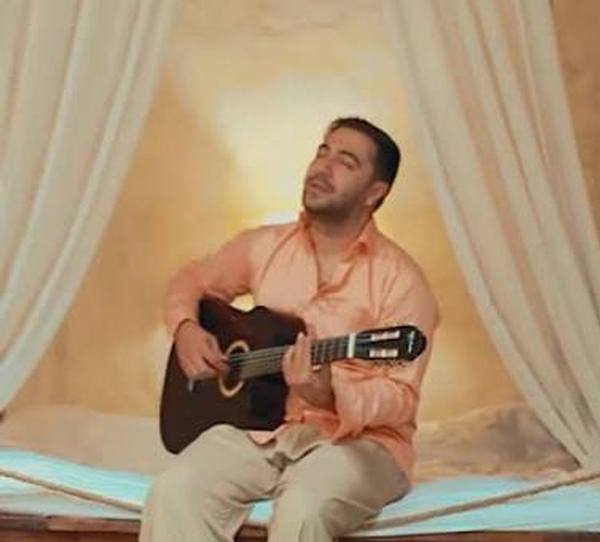 دانلود آهنگ چشات قد یه دریانو مشکیش آسمونی از ممرض دانلود آهنگ چشات قد یه دریانو مشکیش آسمونی از ممرض